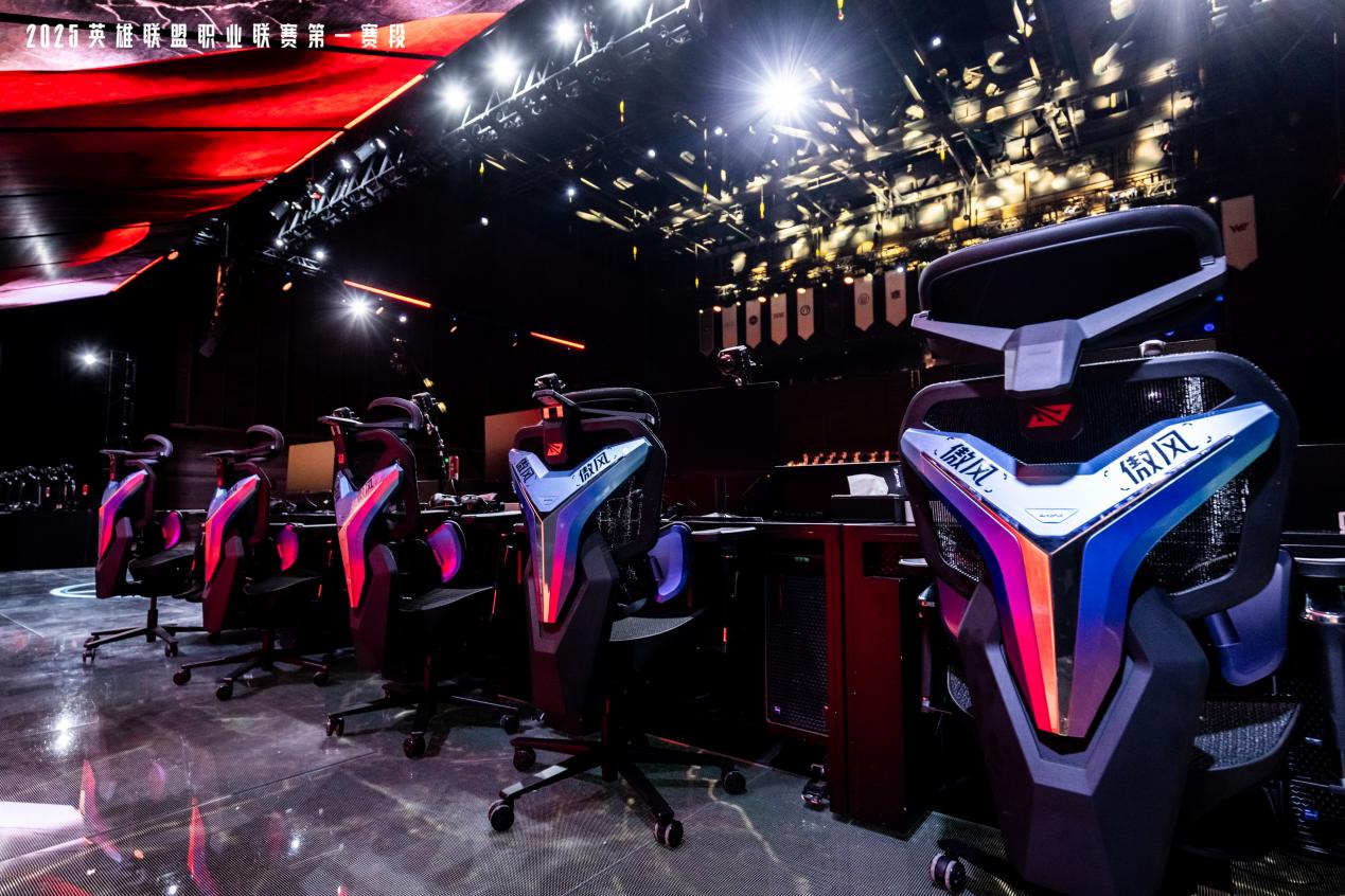 25-2026年英雄联盟职业联赛指定电竞椅pg电子模拟器试玩重磅官宣！傲风成为20(图3)