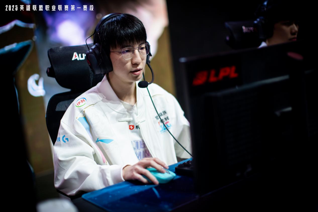 25-2026年英雄联盟职业联赛指定电竞椅pg电子模拟器试玩重磅官宣！傲风成为20(图5)